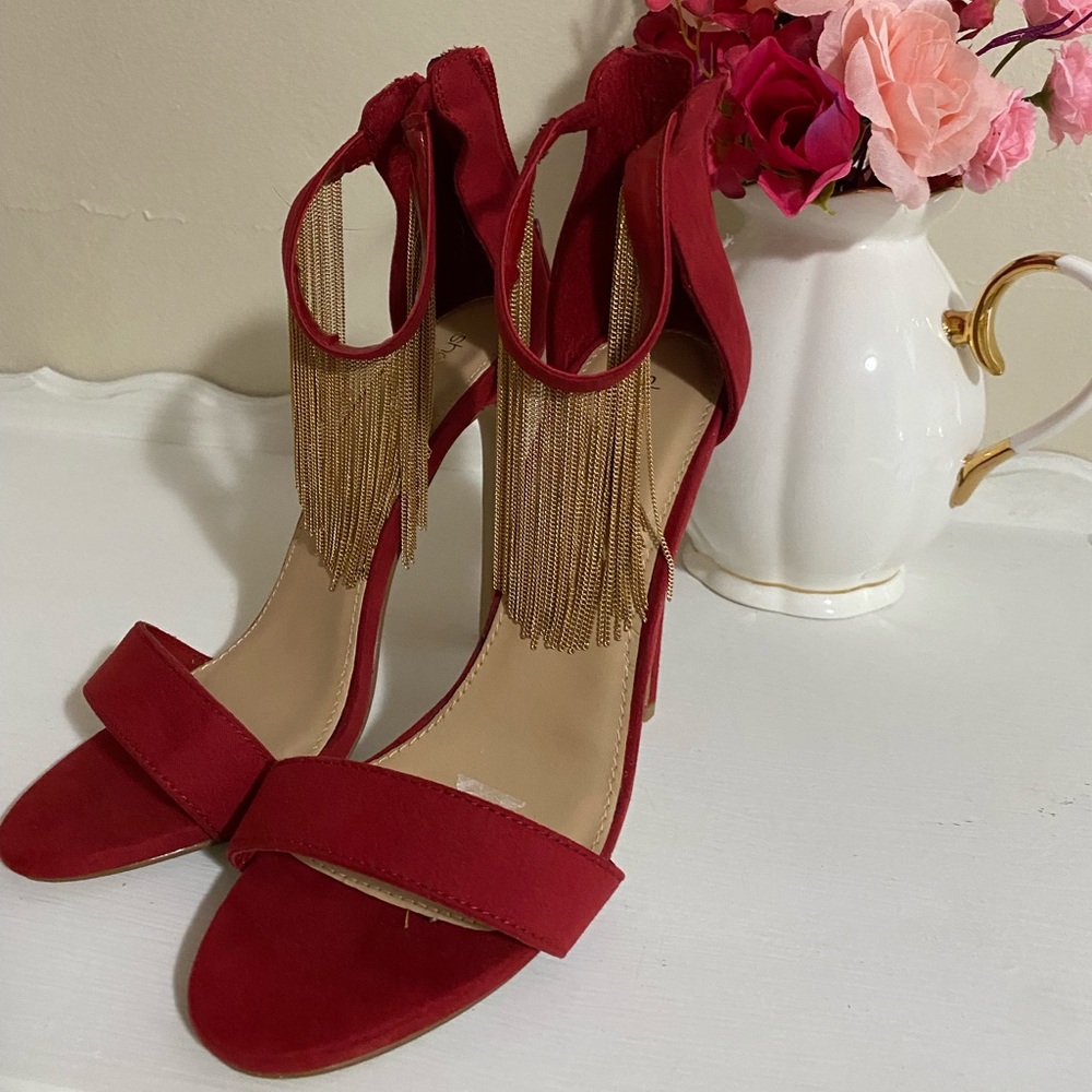 NWOT Red heels size 6